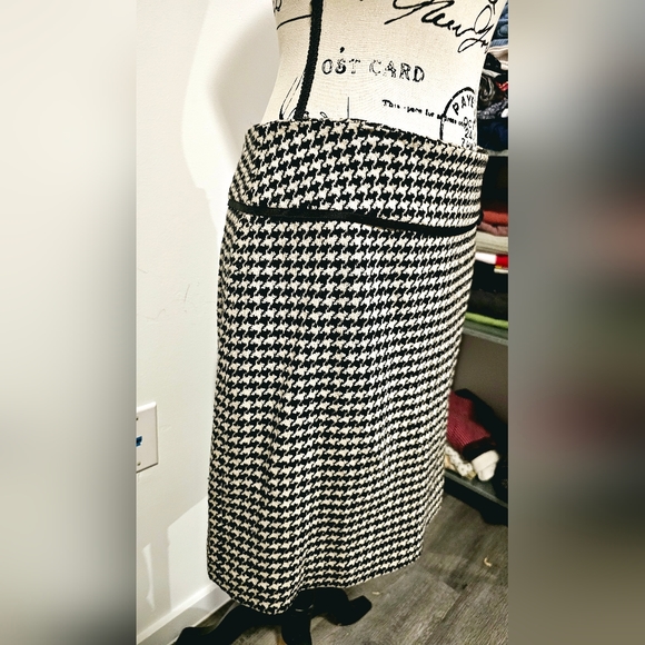 Apostrophe Size 10 Wool Rayon black and white houndstooth skirt, formal, chic, - Picture 5 of 10